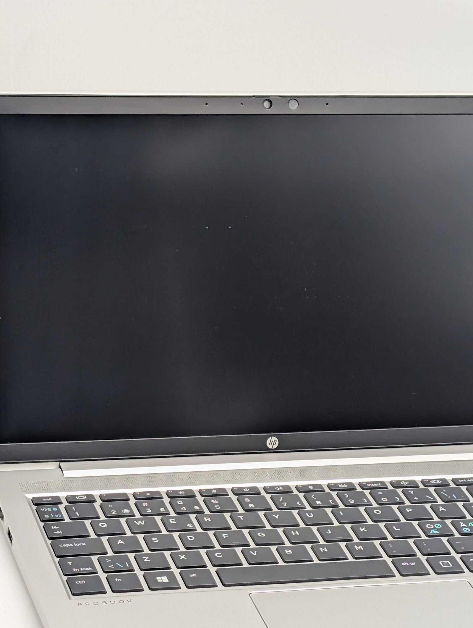 HP ProBook 440 G8 / i7-1165G7 / 16GB / 256GB / MX450 2GB (REFURBISHED)